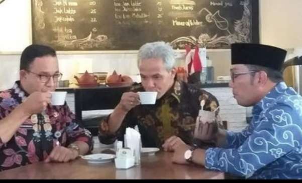 Para kandidat bakal Capres 2024, Gubernur Jawa Tengah Ganjar Pranowo,  Gubernur DKI Anies Baswedan, dan Gubernur Jawa Barat Ridwan Kamil sedang asyik ngopi  bareng. (Foto: twiter)