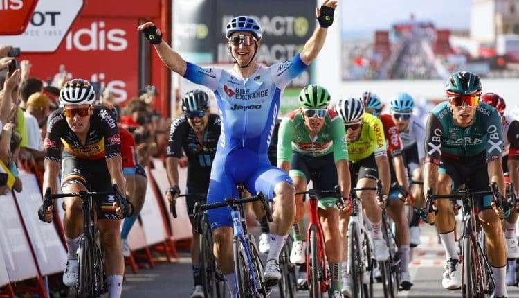 Kaden Groves (BikeExchange) berhasil meraih kemenangan di Vuelta a Espana etape 11.