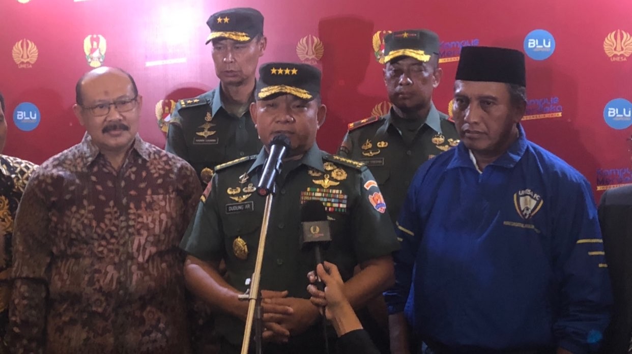 Kepala Staf Angkatan Darat (KSAD) Jenderal TNI Dr. Dudung Abdurachman memberikan kuliah umum di Unesa, Jumat 2 September 2022. (Foto: Andhi Dwi/Ngopibareng.id)