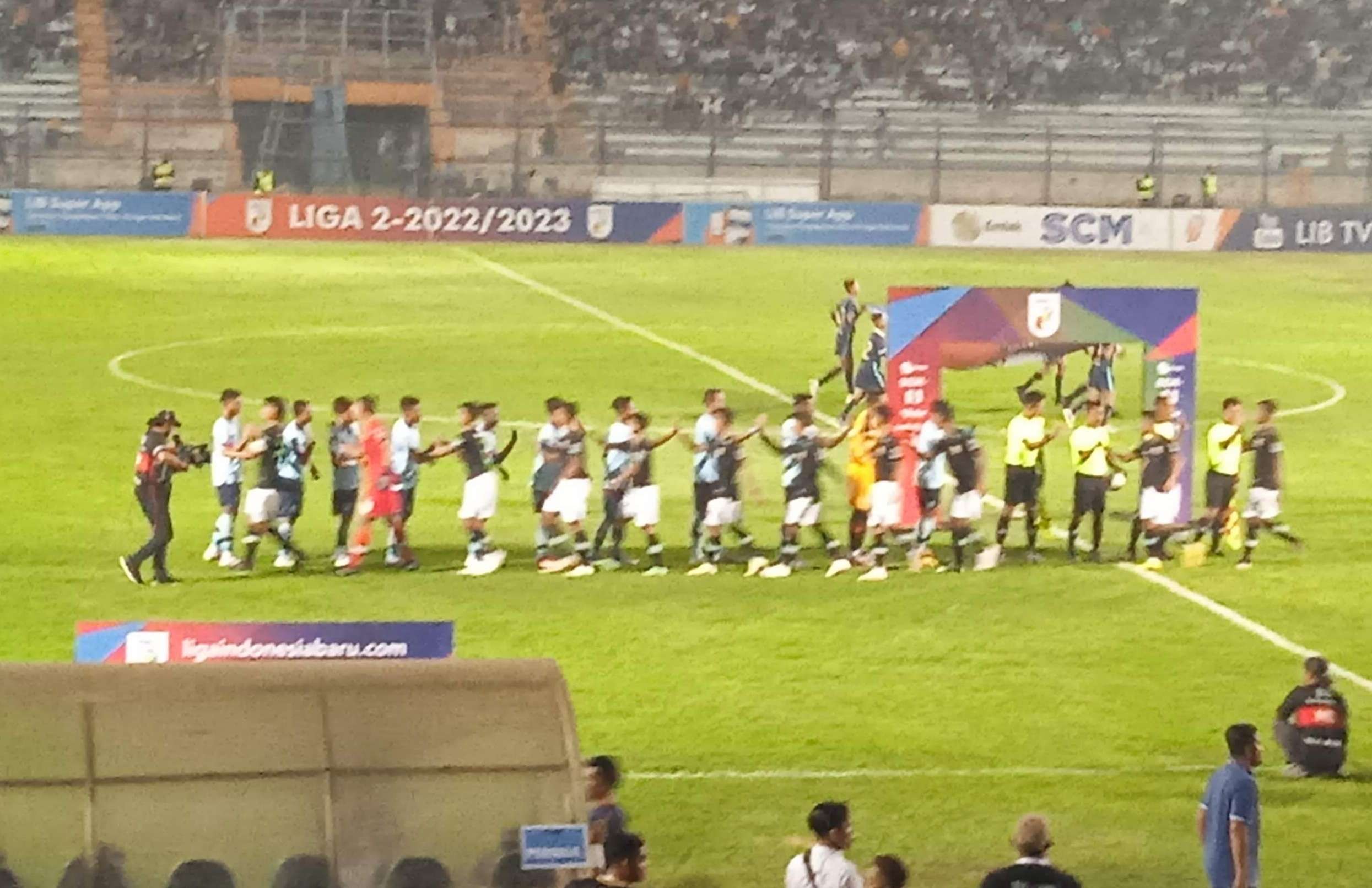Pertandingan Persela Lamongan vs Persikab Bandung di Stadion Surajaya Lamongan. (Foto: Imron Rosidi/Ngopibareng.id)