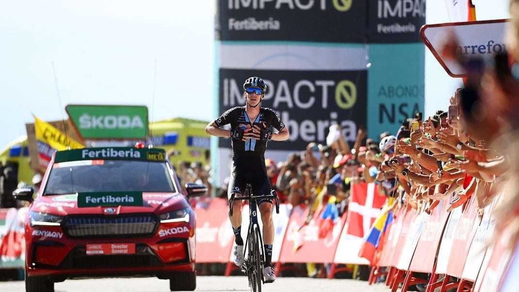 Thymen Arensman (Team DSM) memenangkan Vuelta a Espana etape 15. (Foto: Istimewa)