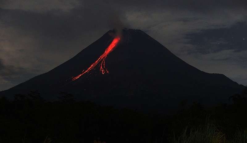 Gunung Merapi luncurkan guguran lava pijar ke arah barat daya. (Foto: BPPTKG)