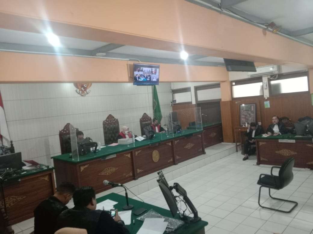 Jalannya sidang putusan di Pengadilan Negeri Malang terkait kasus kekerasan seksual di SMA SPI (Foto: Lalu Theo/ngopibareng.id)