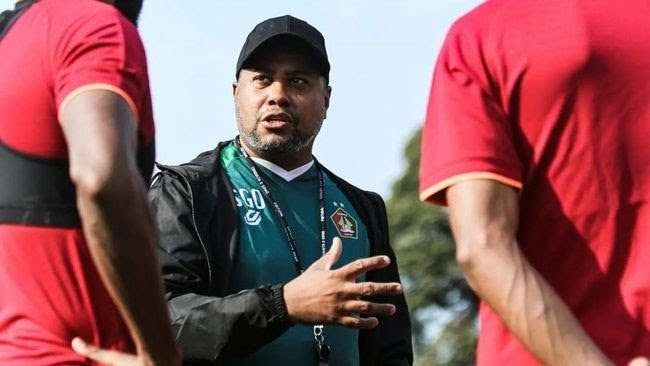 Pelatih Persik Kediri Divaldo Alves Saat Memberikan Arahan ke Pemain (Foto Dokumen Humas Persik)