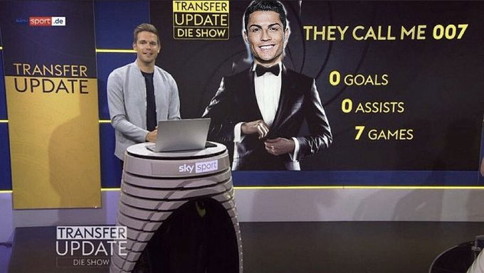 Aksi Cristiano Ronaldo di laga Manchester United vs Real Sociedad, Liga Europa 2022/2023 melempem dijuluki CR007. (Foto: AP Photo)