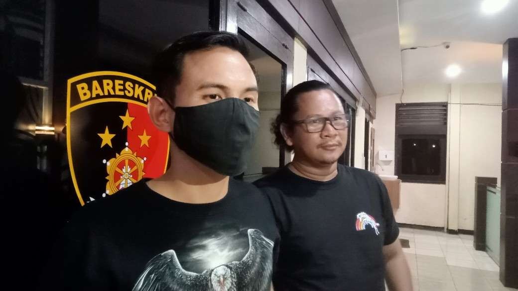 Kasatreskrim Polres Tuban didampingi Kasi Penindakan dan Penyidikan Kantor Bea Cukai Bojonegoro (Khoirul Huda/Ngopibareng.id)