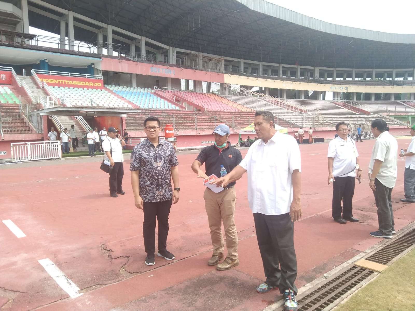 KONI Jatim cek kondisi di Stadion Gelora Delta, Sidoarjo. (Foto: KONI Jatim)