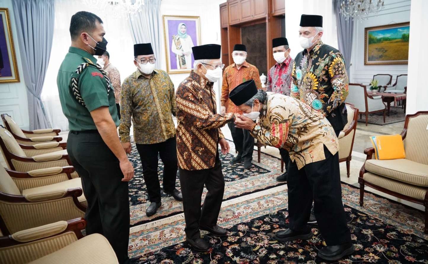Wapres Ma'ruf Amin menerima Pimpinan Badan Pelaksana Harian (BPH) Dewan Syariah Nasional Majelis Ulama Indonesia (DSN MUI) (Foto: BPMI Setwapres)