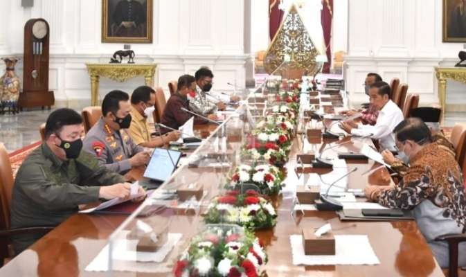 Presiden Jokowi dalam rapat kabinet terbatas di Istana Negara  sempat menyinggung kebocoran data oleh Bjorka ( foto: BPMI Setpres)