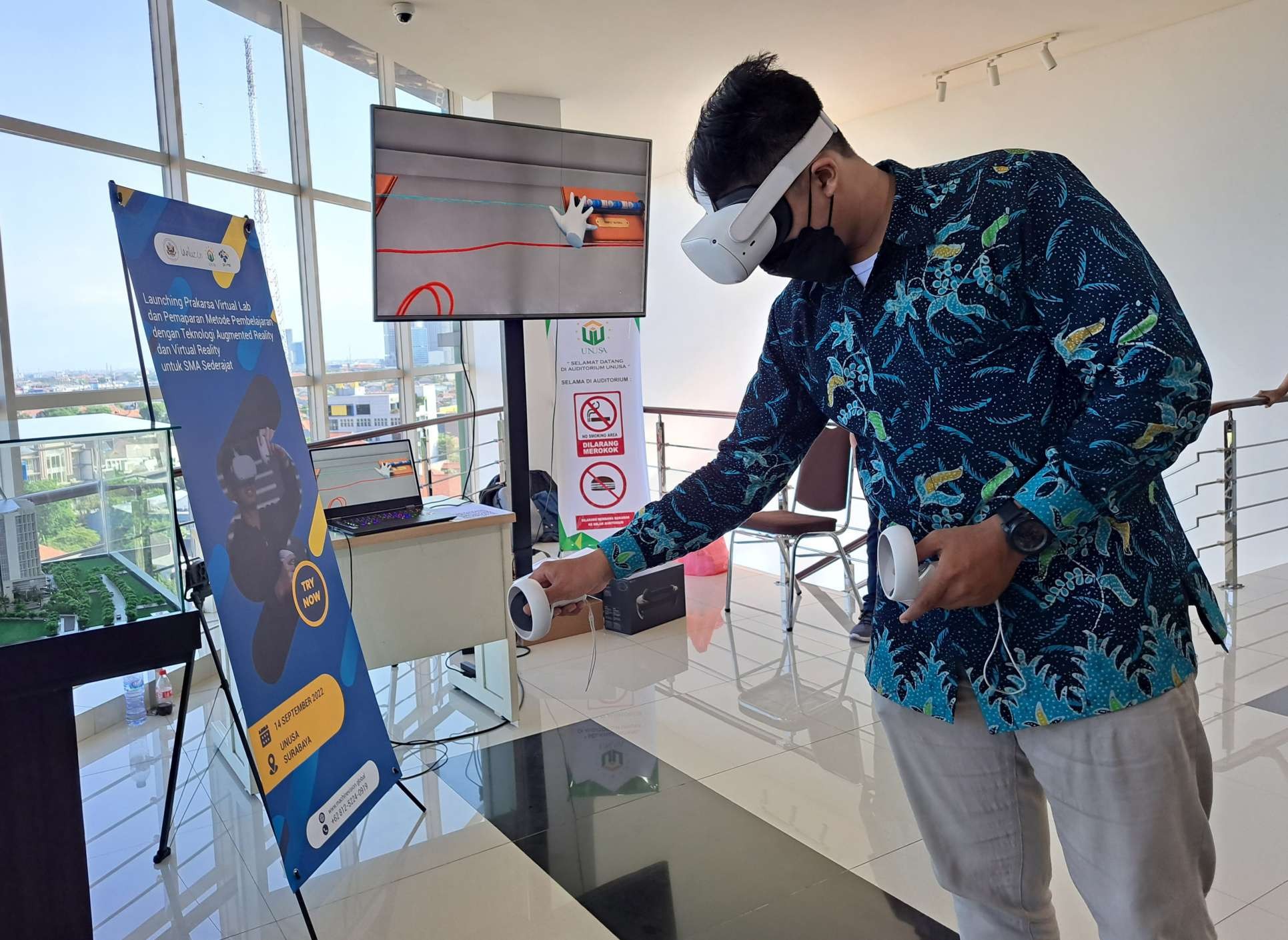 Teknologi VR yang akan digunakan untuk prakarsa Lab bagi siswa SMA di Indonesia.(Foto: Pita Sari/Ngopibareng.id)