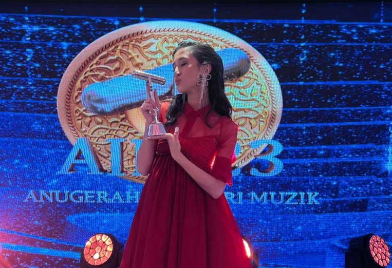 Keisya Levronka berhasil menyabet penghargaan di Anugerah Industri Muzik (AIM) di Malaysia, lewat lagunya berjudul Tak Ingin Usai. (Foto: Instagram @keisyalevronka)