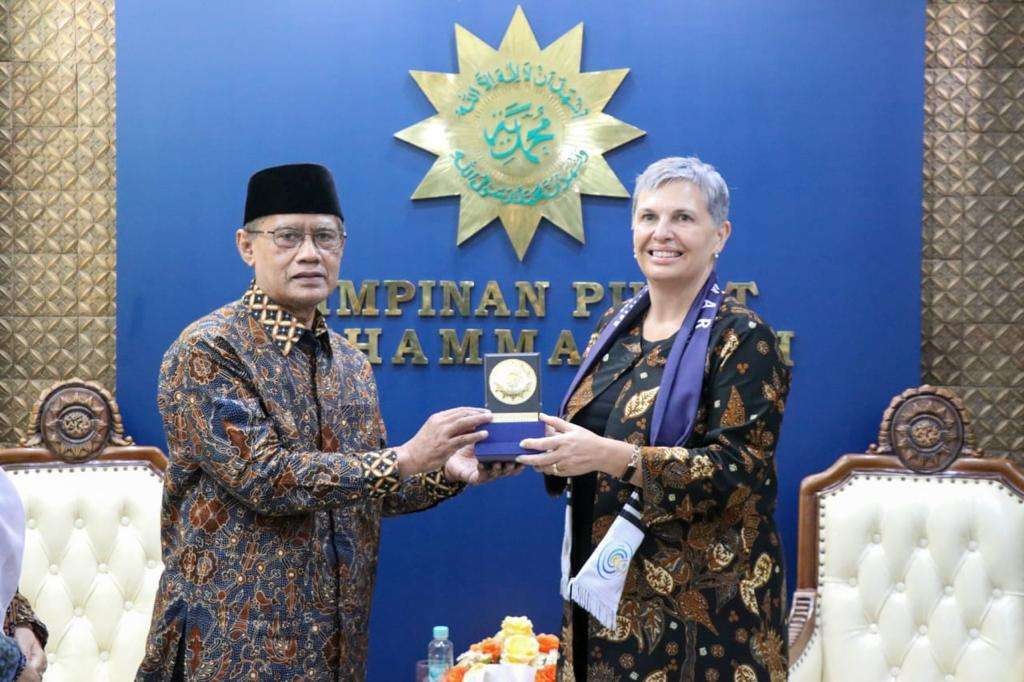 Ketua Umum Pimpinan Pusat Muhammadiyah Haedar Nashir, menyambut baik kunjungan Duta Besar Australia Penny Williams. (Foto: pp muhammadiyah)