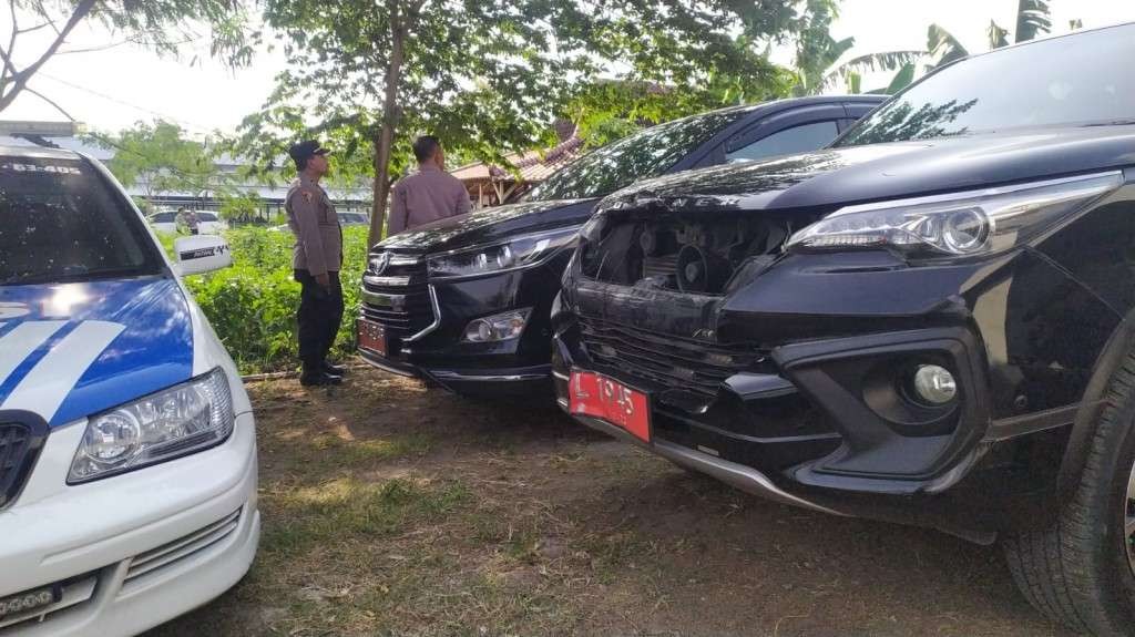 Rombongan Menteri Pertanian mengalami kecelakaan di gerbang Tol Tembelang, Jombang. (Foto: Instagram)