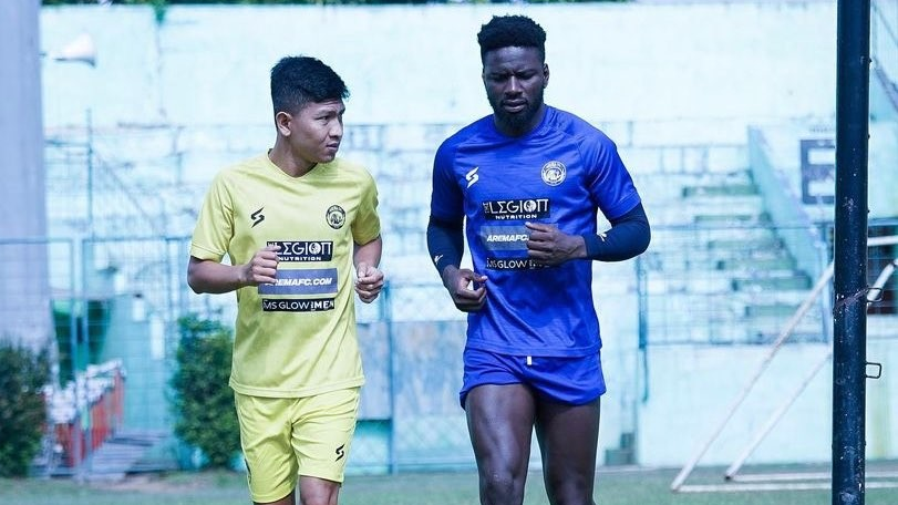 Striker Asing Arema FC, Abel Camara saat menjalani masa pemulihan cedera sehingga tidak bisa tampil saat melawan Persik Kediri (Foto: Instagram:@aremafcofficial)