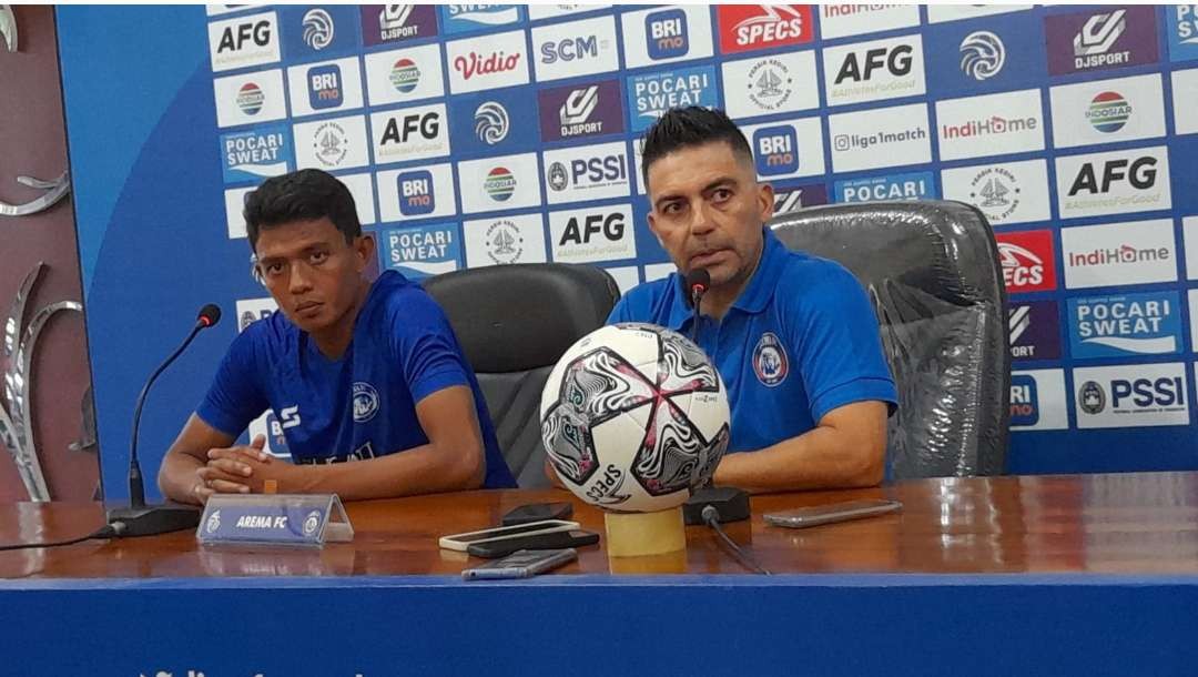 Pelatih Arema FC, Javier Roca mengaku tidak mempunyai perasaan dendam terhadap mantan klubnya, Persik Kediri. (Foto: Fendhy Plesmana/Ngopibareng.id)