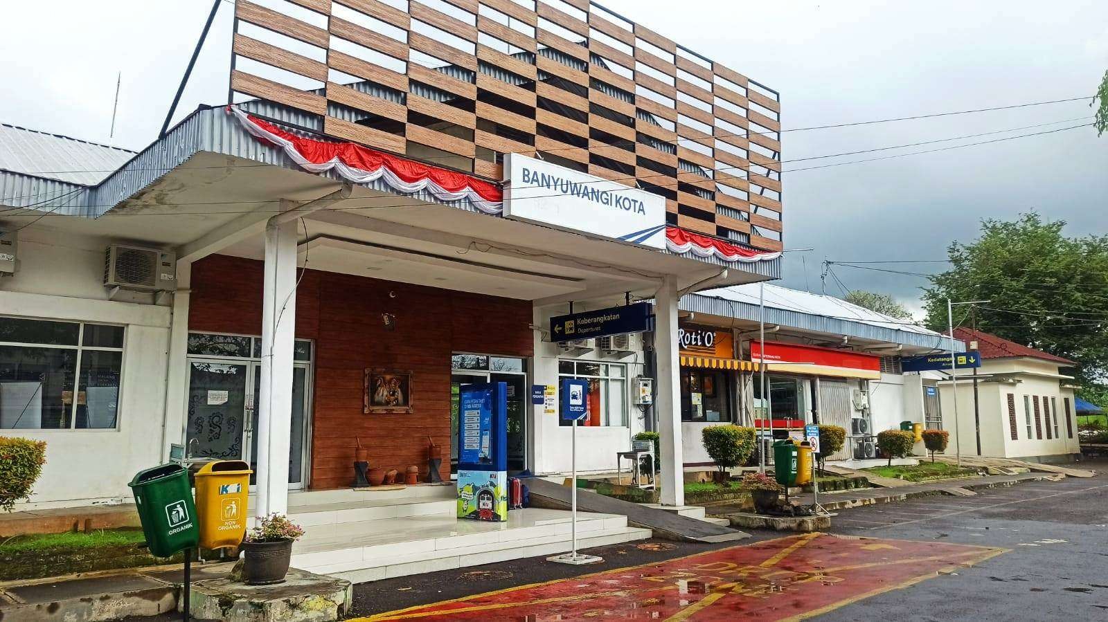 Bangunan Stasiun Kereta Api Banyuwangi Kota akan dikembangkan untuk mendukung kemajuan dunia wisata Banyuwangi (foto:Muh Hujaini/Ngopibareng.id)