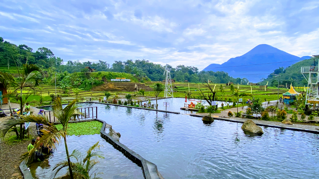 Keindahan wisata alam Sumber Gempong Trawas, Mojokerto.(Foto Sumber Gempong)