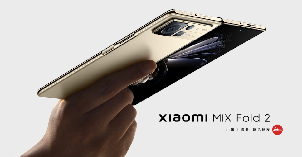 HP Xiaomi Mi Mix Fold 2, bodinya lebih tipis dibanding Samsung Galaxy Z Fold 4. (Foto: Xiomi)