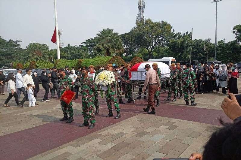 Pemakaman Prof Azyumardi Azra di Taman Makam Pahlawan Kalibata, Jakarta Selatan, Selasa 20 September 2022. (Foto: Antara)