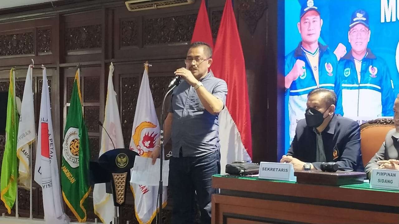 Ketua Umum KONI Lamongan terpilih, Hery Pranoto saat menyampaikan visi misi KONI Lamongan ke depan (Foto: Imron Rosidi/Ngopibareng.id)