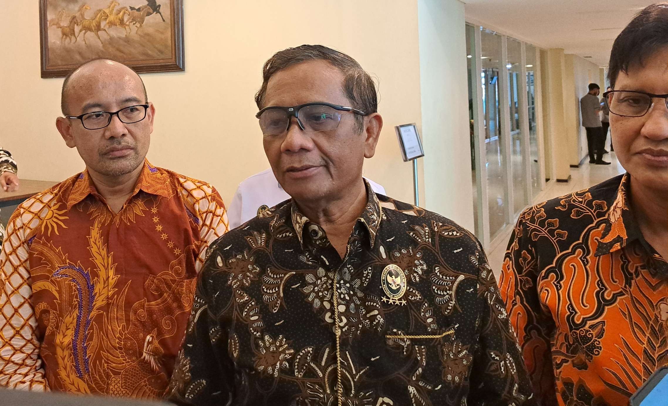 Menko Polhukam Mahfud MD saat ditemui di Surabaya, Rabu, 21 September 2022. (Foto: Pita Sari/Ngopibareng.id)