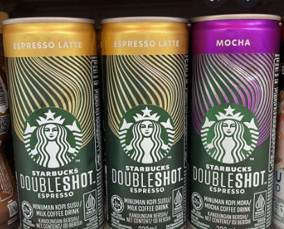 Starbucks merambah produk ready to drink alias siap minum. Produk Starbucks Doubleshot Espresso mengeluarkan varian rasa Espresso Latte dan Mocha isi 220 ml. (Foto: Twitter)