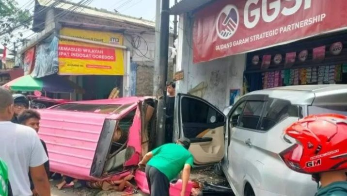 Mobil Mitsubishi Xpander warna silver terlibat kecelakaan di Jalan Raya RA Kosasih, Kota Sukabumi, Jawa barat, Kamis 22 September 2022. (Foto: Instagram @infojawabarat)