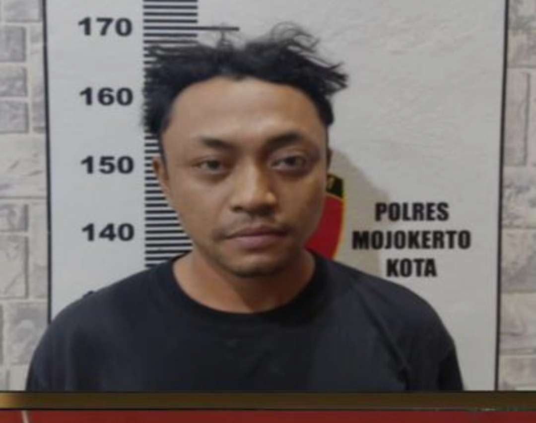 Pelaku penganiayaan di minimarket Kota Mojokerto.(Foto dokumen Satreskrim)