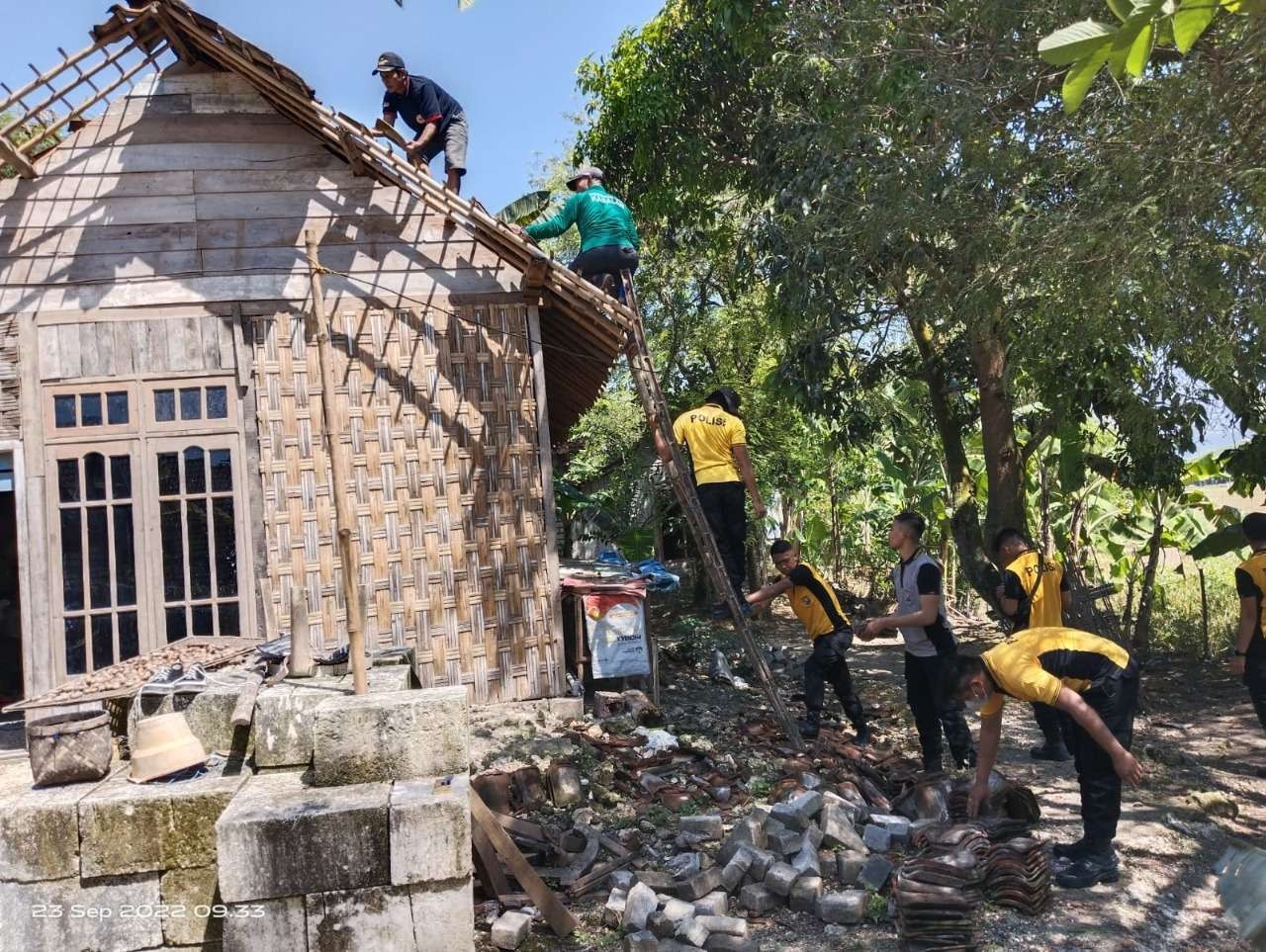 Lokasi rehab rumah warga oleh aparat gabungan yang diperbaiki berada di Desa Kabalan Kecamatan Kanor, Kabupaten Bojonegoro. (Foto: Humas Polres Bojonegoro)