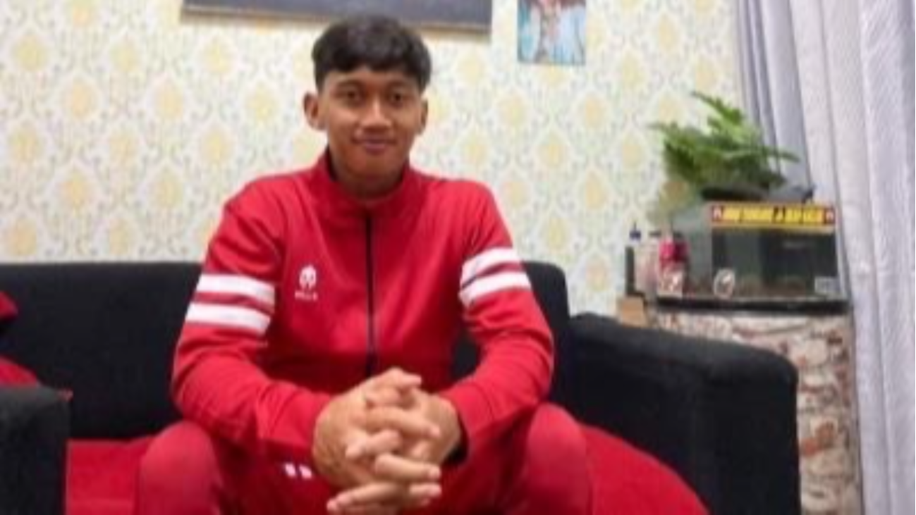 Kiper Timnas Indonesia U-20, Aditya Nugraha saat ditemui di rumahnya Kecamatan Pakis, Kabupaten Malang (Foto: Lalu Theo/Ngopibareng.id)