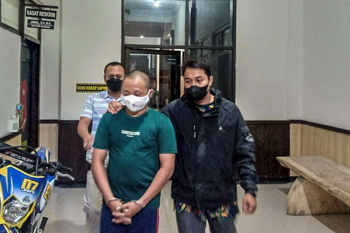 DAP, 28 tahun, penjambret yang viral karena terekam CCTV akhirnya dibekuk Polresta Probolinggo. (Foto: Ikhsan Mahmudi/Ngopibareng.id)