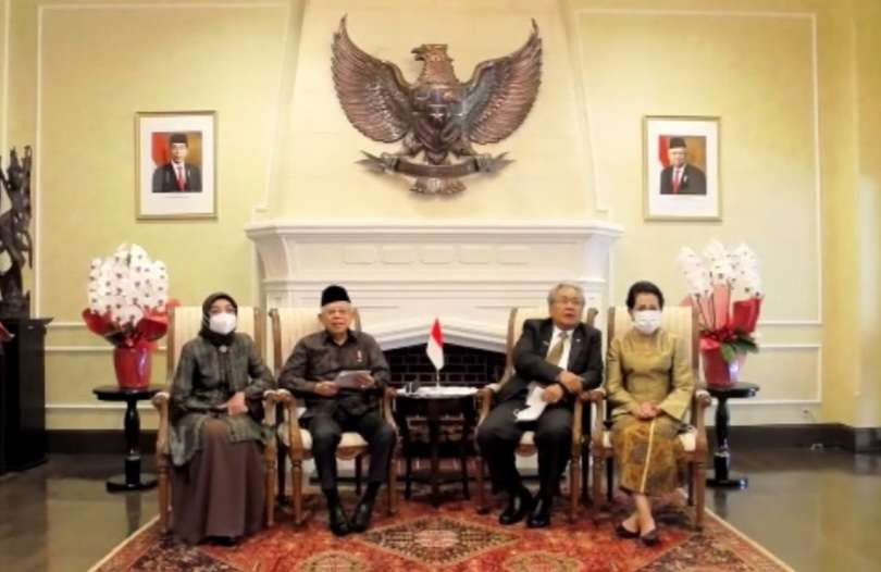 Wapres Ma'ruf Amin didampingi istri (kanan) bersama Duta Besar Indonesia untuk Jepang, Heri Akmadi (kiri). (Foto: Tangkapan layar Zoom meeting)