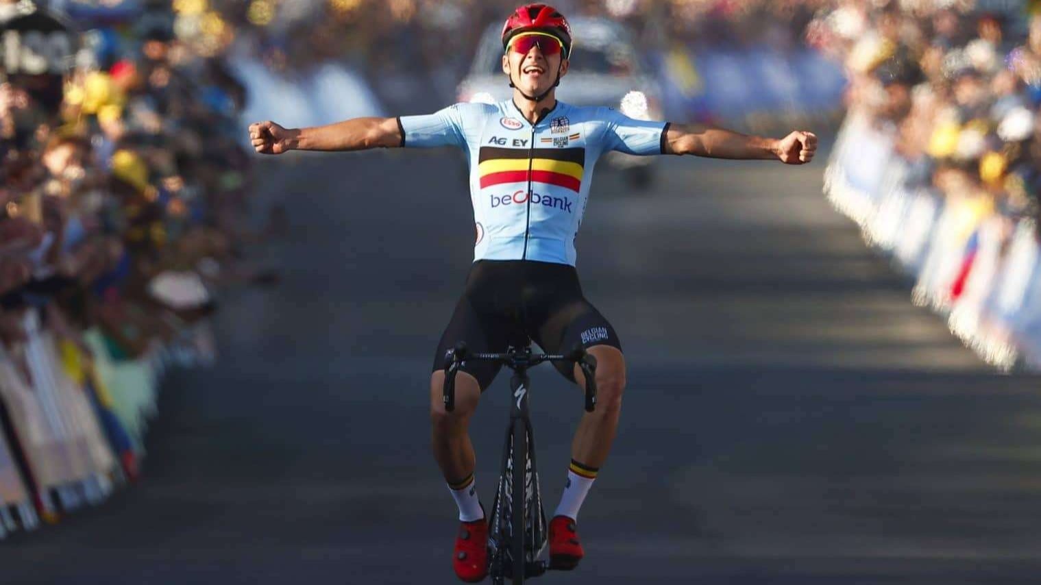 Remco Evenepoel (Belgia) menjadi juara dunia di UCI World Championship kelas road racing