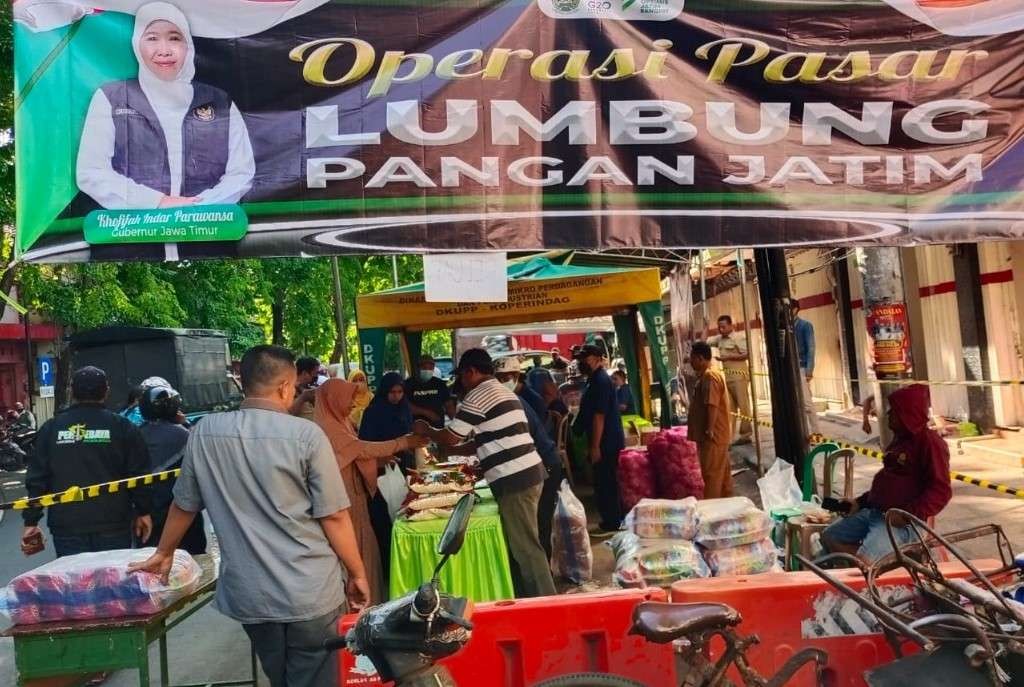 Operasi Pasar Lumbung Pangan Jatim di Kota Probolinggo digelar di Pasar Baru dan Pasar Wonoasih. (Foto: Ikhsan Mahmudi/Ngopibareng.id)
