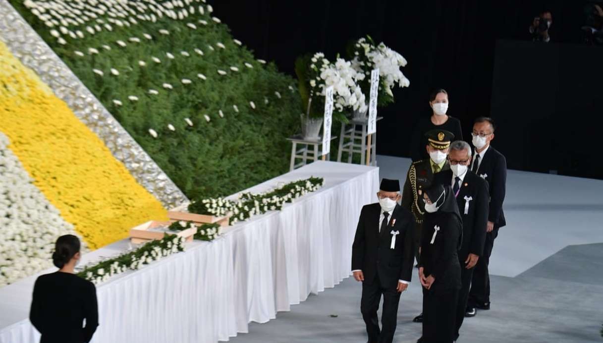Wapres Ma'ruf Amin menghadiri prosesi pemakaman kenegaraan mantan Perdana Menteri (PM) Jepang, Shinzo Abe di Nippon Budokan, Choyoda, Tokyo. Ia menjadikan Indonesia mitra strategis Jepang. (Foto: BPMI Setwapres)