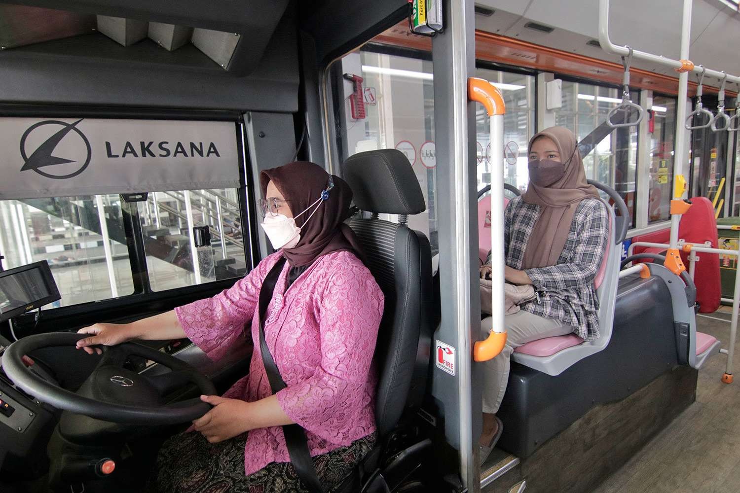 Suroboyo Bus setiap akhir pekan menyediakan rute ke wahana wisata Romokalisari. (Foto: Humas Pemkot Surabaya)