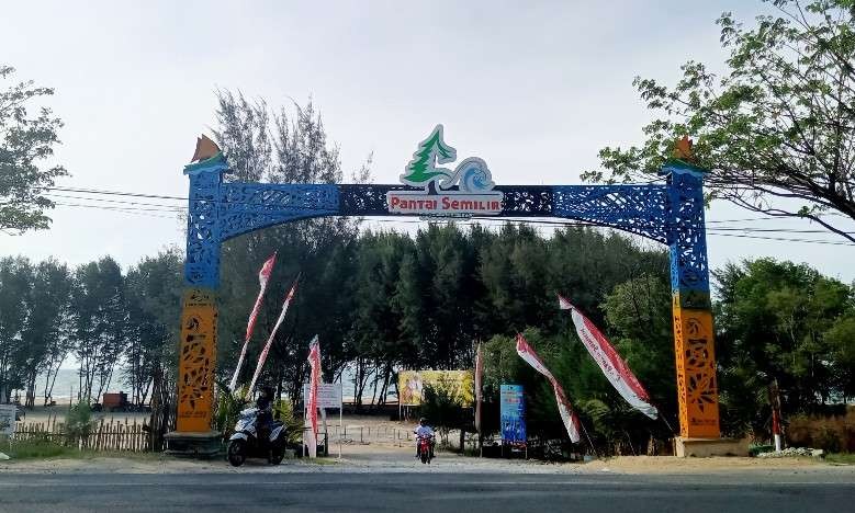 Pintu masuk wisata Pantai Semilir Desa Socorejo, Kecamatan Jenu, Tuban (Foto: Khoirul Huda/Ngopibareng.id)