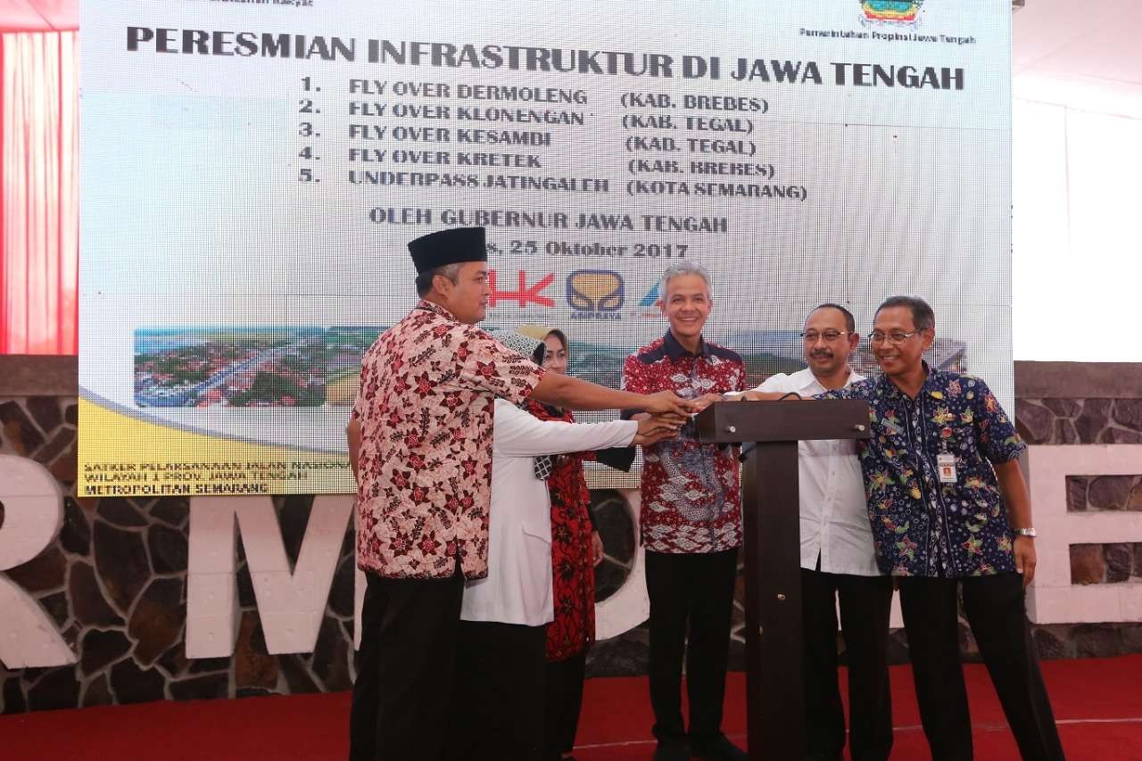 Gubernur Jawa Tengah Ganjar Pranowo selama kepemimpinannya telah menginisiasi 9 fly over dan underpass yang megah. (Foto: Dokumentasi Jateng)