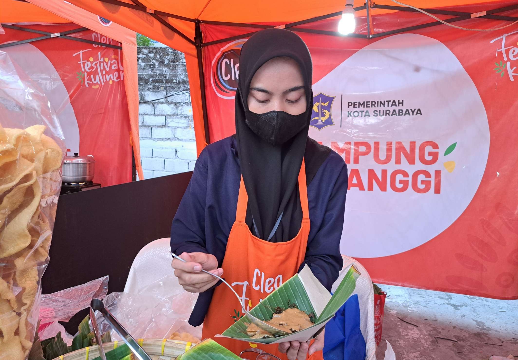 Pecel Semanggi sebagai salah satu kuliner khas nusantara yang bisa dijumpai dalam festival kuliner. (Foto: Pita Sari/Ngopibareng.id)