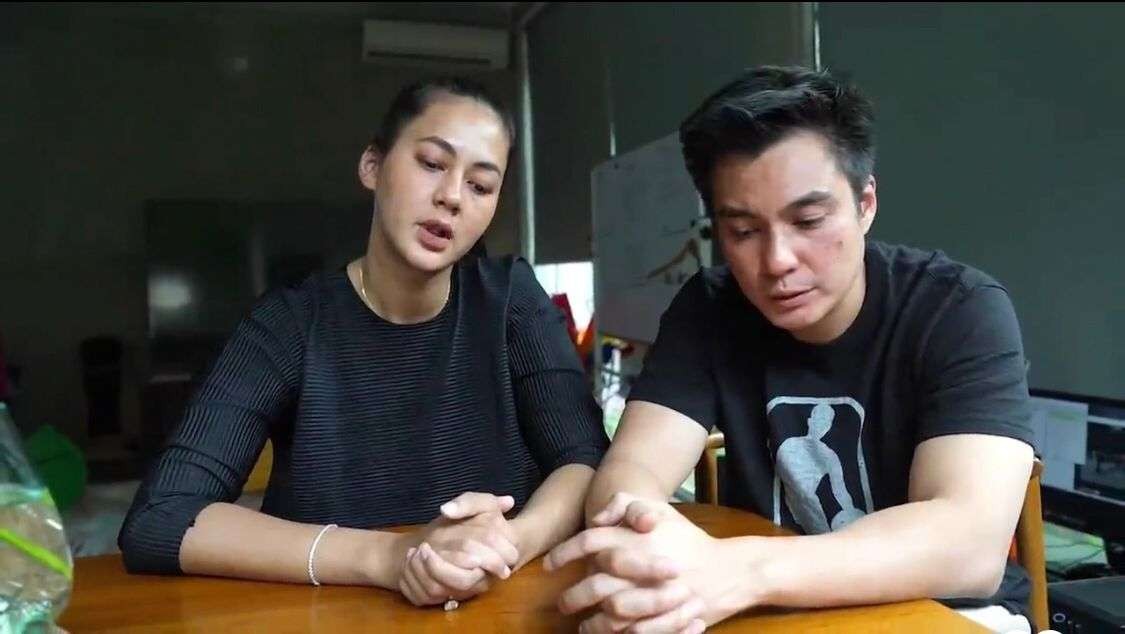 Pasangan Baim Wong dan Paula Verhoeven meminta maaf usai menyambangi Polsek Kebayoran Lama, Jakarta Selatan, lokasi mereka membuat konten prank KDRT. (Foto: Instagram @baimwong)