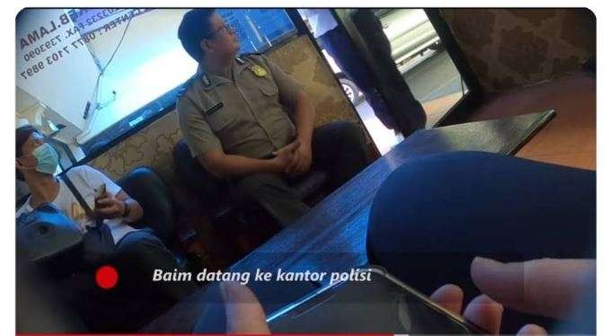 Pasangan Baim Wong dan Paula Verhoeven nge-prank polisi soal kasus KDRT. (Foto: YouTube Baim Paula)