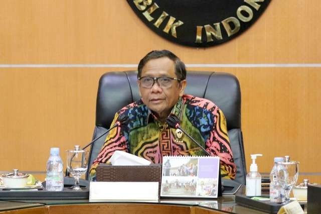 Menko Polhukam RI, Mahfud MD menindaklanjuti instruksi Presiden Jokowi untuk menggelar rapat koordinasi lintas menteri dan lembaga khusus tragedi Kanjuruhan. (Foto: Kemenko Polhukam RI)