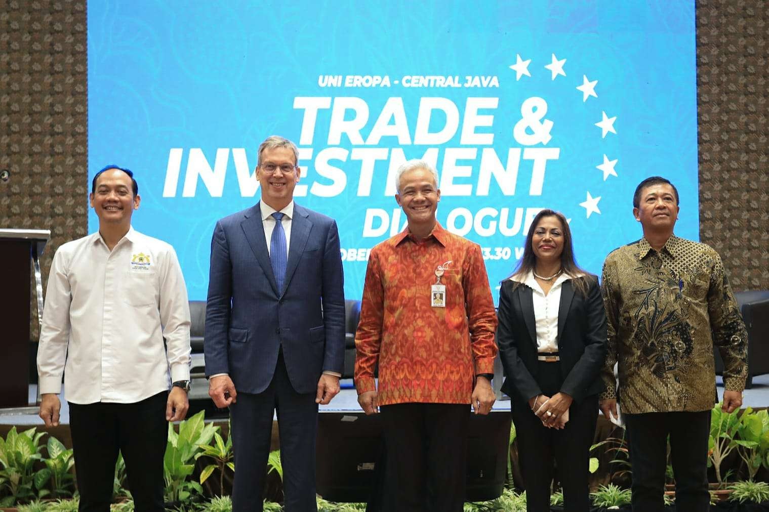 Gubernur Jawa Tengah, Ganjar Pranowo (tiga dari kiri) berharap negara-negara Uni Eropa berinvestasi lebih besar ke Jawa Tengah. (Foto: dok. Humas Pemprov Jateng)