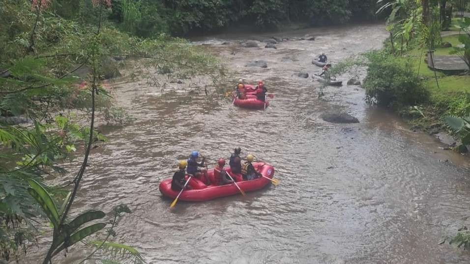 Tim SAR gabungan melakukan pencarian turis USA yang hilang saat rafting (Foto:Basarnas Bali)