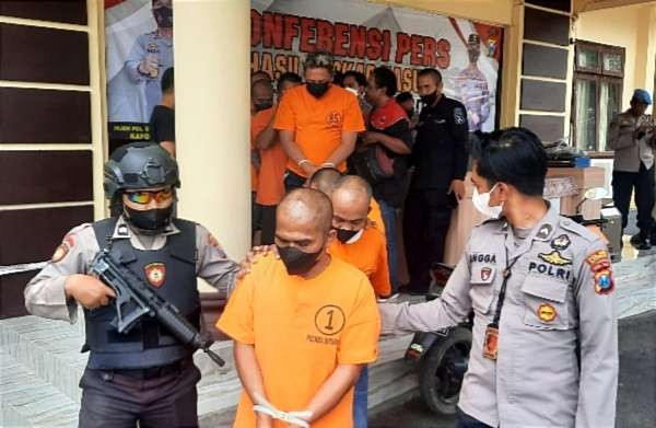 Delapan pelaku curanmor dan curat ditangkap Satreskrim Polres Situbondo selama dua pekan di September 2022.(Foto: humas polres Situbondo)