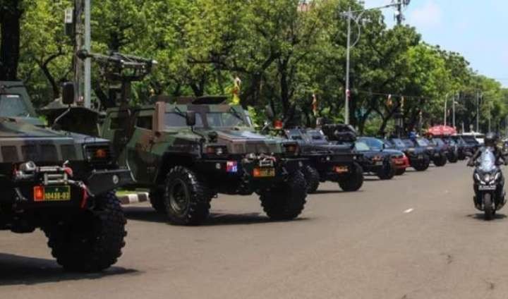 Kendaraan tempur produksi dalam negeri menjadi kebanggaan Alutsista TNI. (Foto: Dispen TNI)