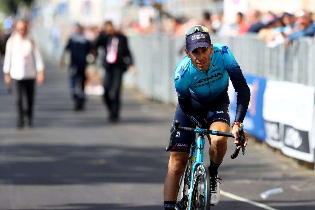 Vicenzo Nibali akhirnya pensiun setelah 18 tahun sebagai pembalap profesional. (Foto: Cycling News)