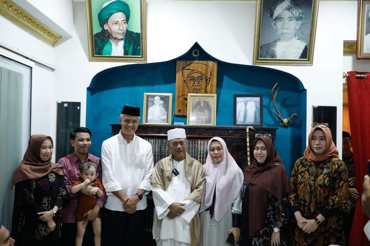 Gubernur Jawa Tengah, Ganjar Pranowo sowan ke kediaman Habib Puang Makka di Jl Baji Bicara Kota Makassar. (Foto: Dokumentasi Jateng)