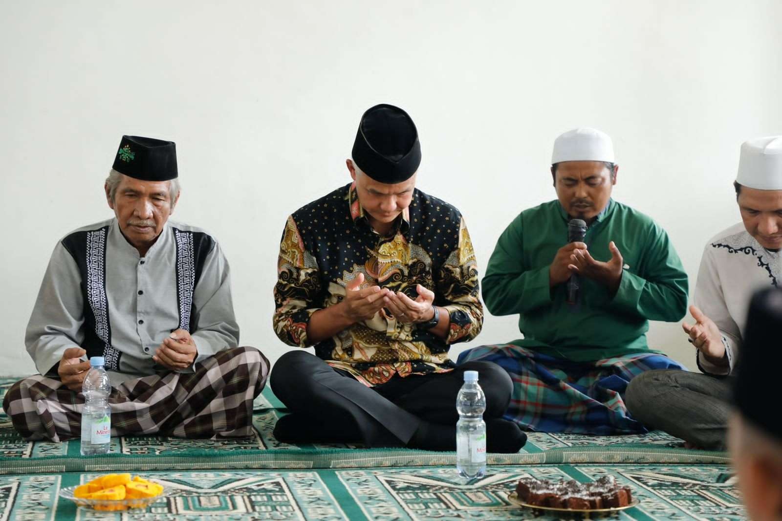 Gubernur Jawa Tengah Ganjar Pranowo kunjungi Ponpes Attahiriyah Annadiyah di Mamuju, Sulwesi Barat. (Foto: dok. Humas Pemprov Jateng)