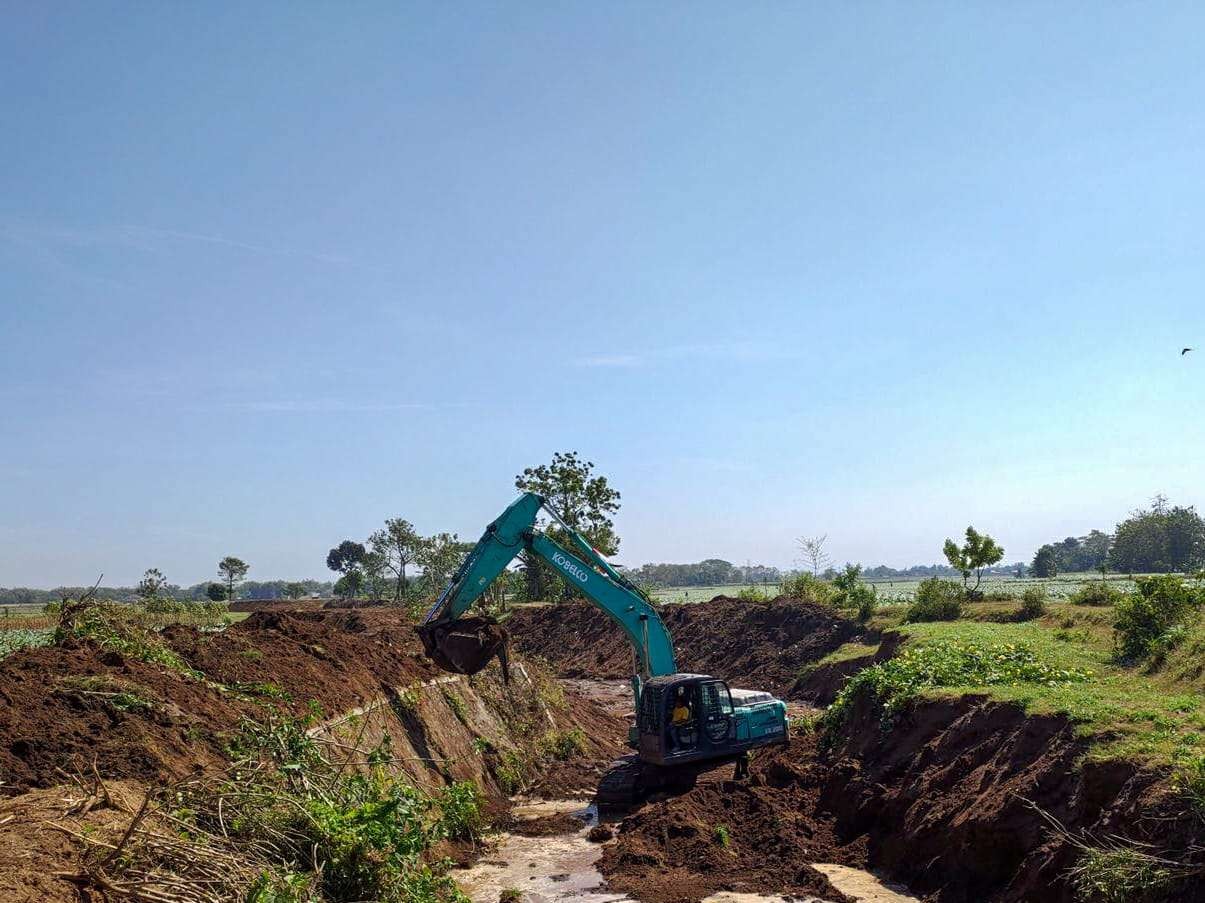 Hadapi musim hujan tiba, Pemerintah Kabupaten Kediri melakukan percepatan pengerjaan normalisasi sungai. (Foto: Kominfo Kediri)